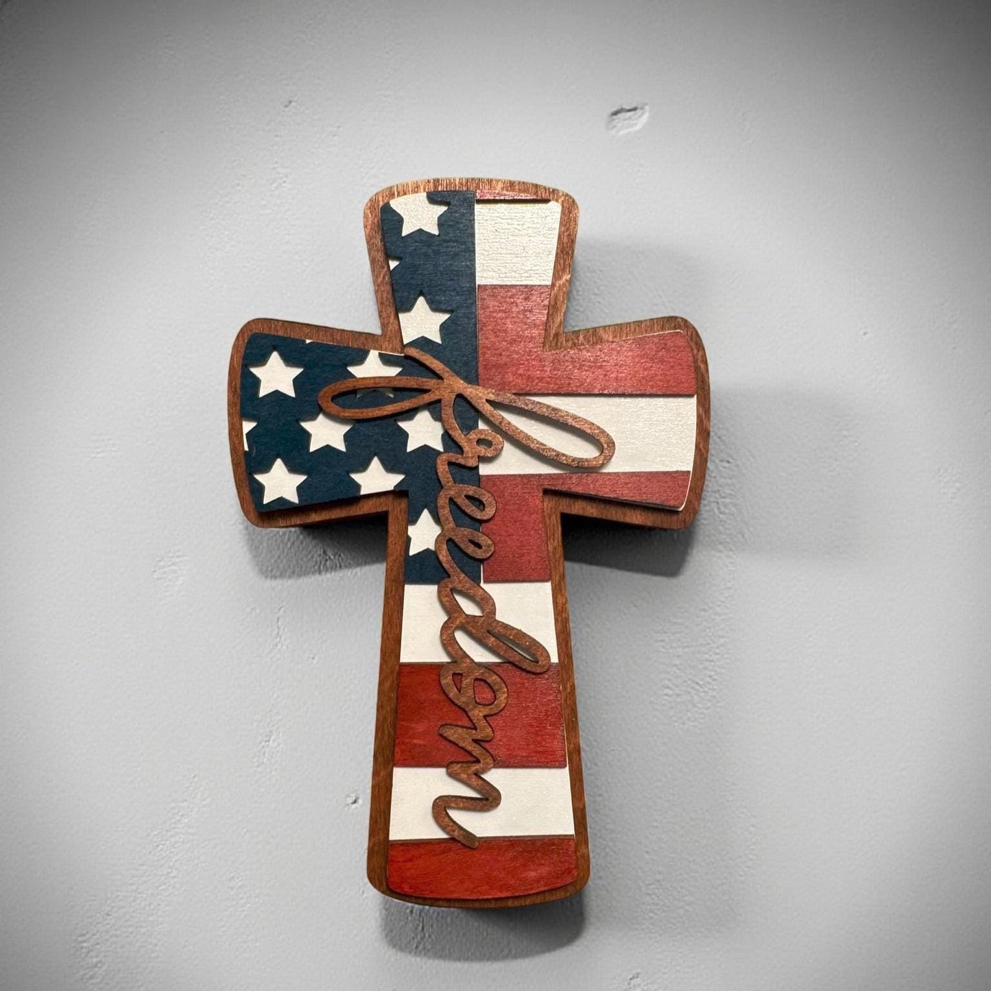 Patriotic Wooden Cross Sign β Freedom Wall Decor β Rustic American Flag Faith Sign β Memorial Day β 4th of July β Veterans Gift β USA Decor