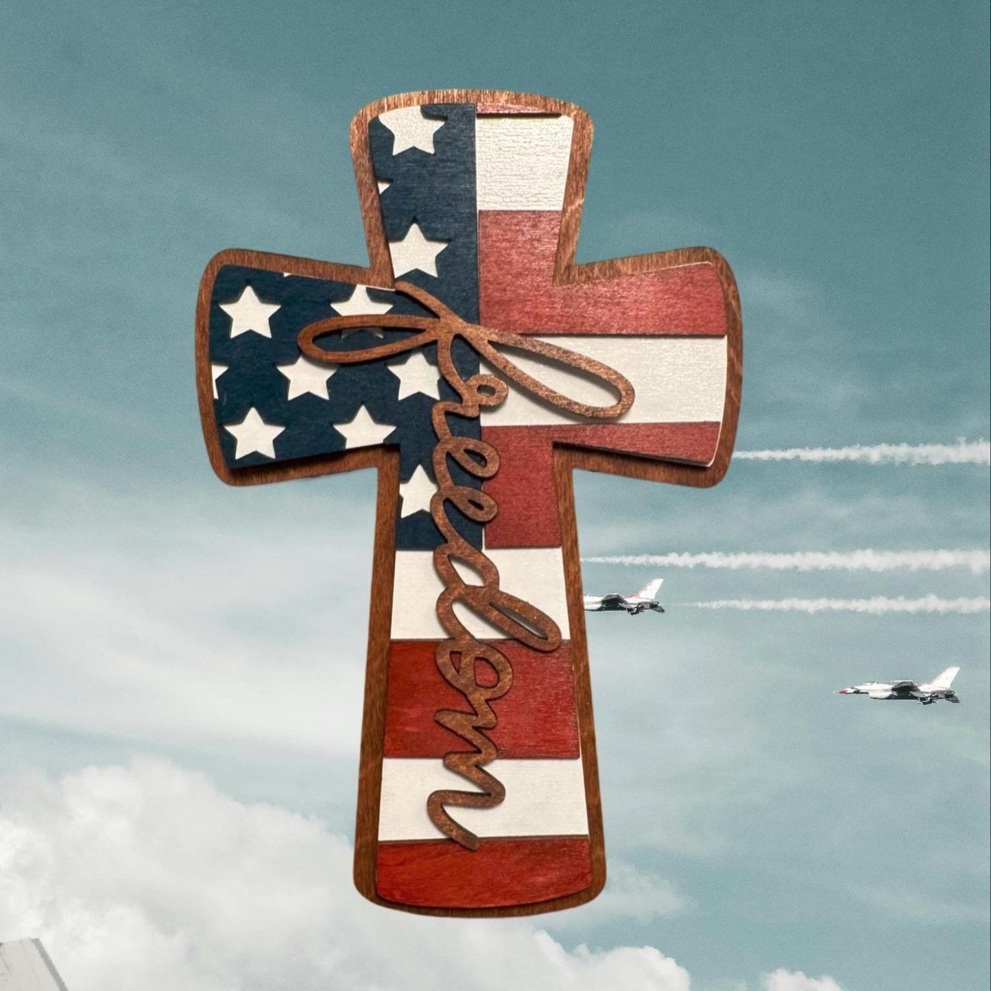 Patriotic Wooden Cross Sign β Freedom Wall Decor β Rustic American Flag Faith Sign β Memorial Day β 4th of July β Veterans Gift β USA Decor