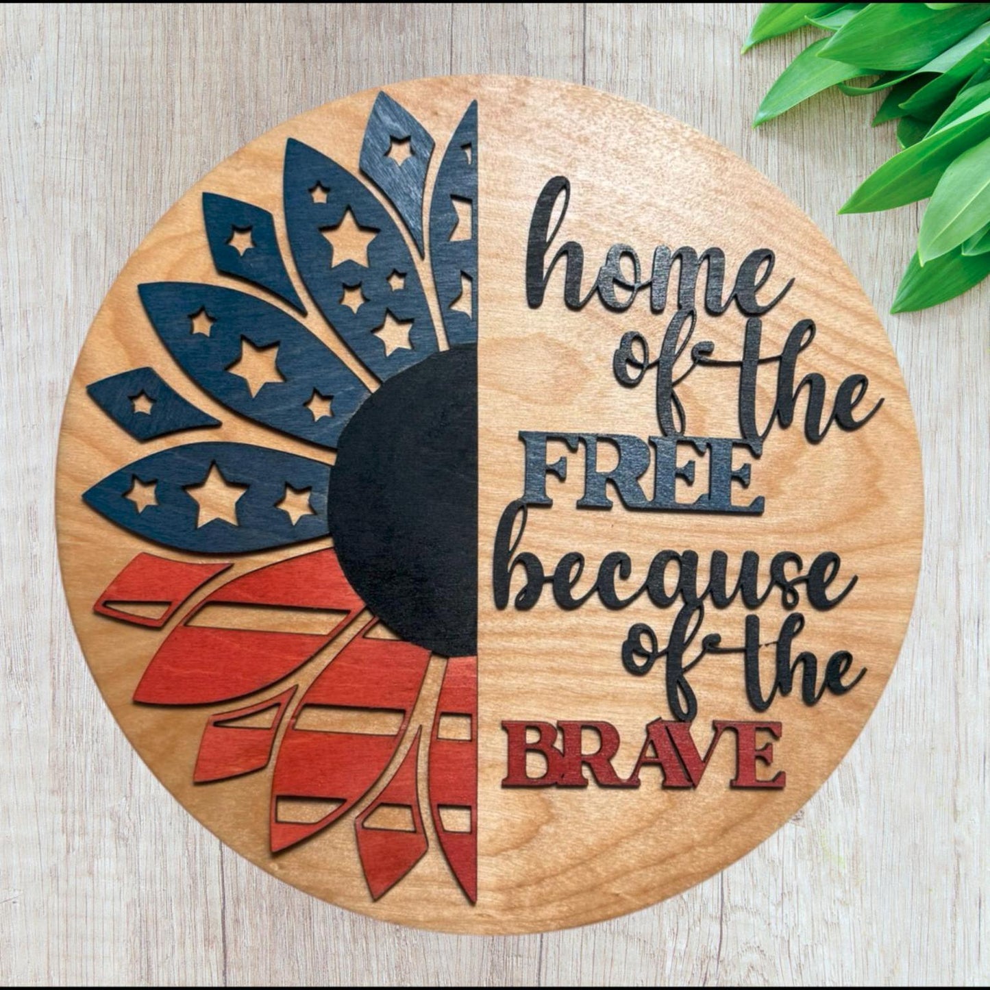 Patriotic Wooden Sign – 12.75" Round American Flag Flower Decor – Home of the Free Sign – 4th of July, Memorial Day – Veteran Appreciation