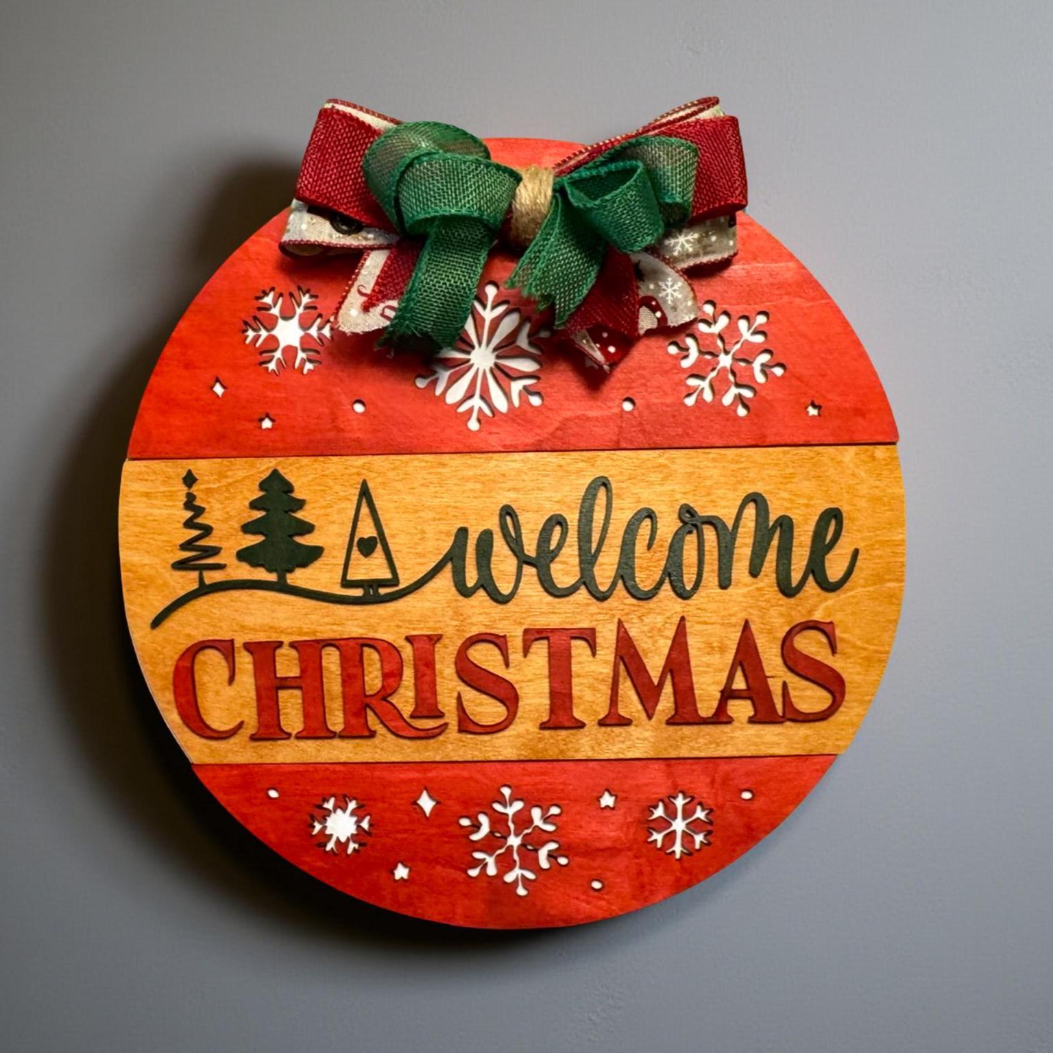 Welcome Christmas Sign – Round Wooden Door Hanger – Layered Holiday Decor with Seasonal Bow Seasonal Door Hanger