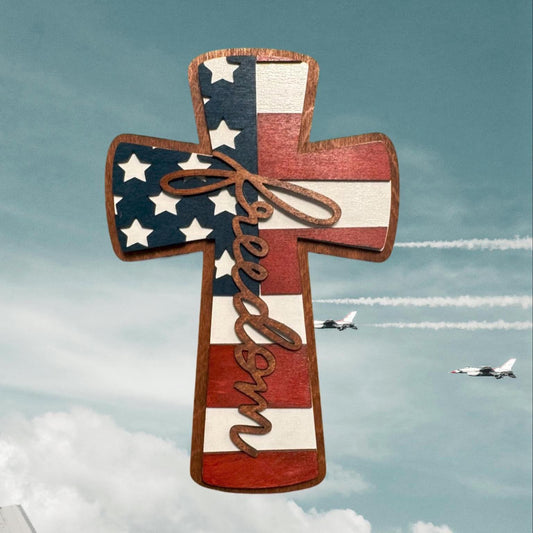 Patriotic Wooden Cross Sign – Freedom Wall Decor – Rustic American Flag Faith Sign – Memorial Day – 4th of July – Veterans Gift – USA Decor